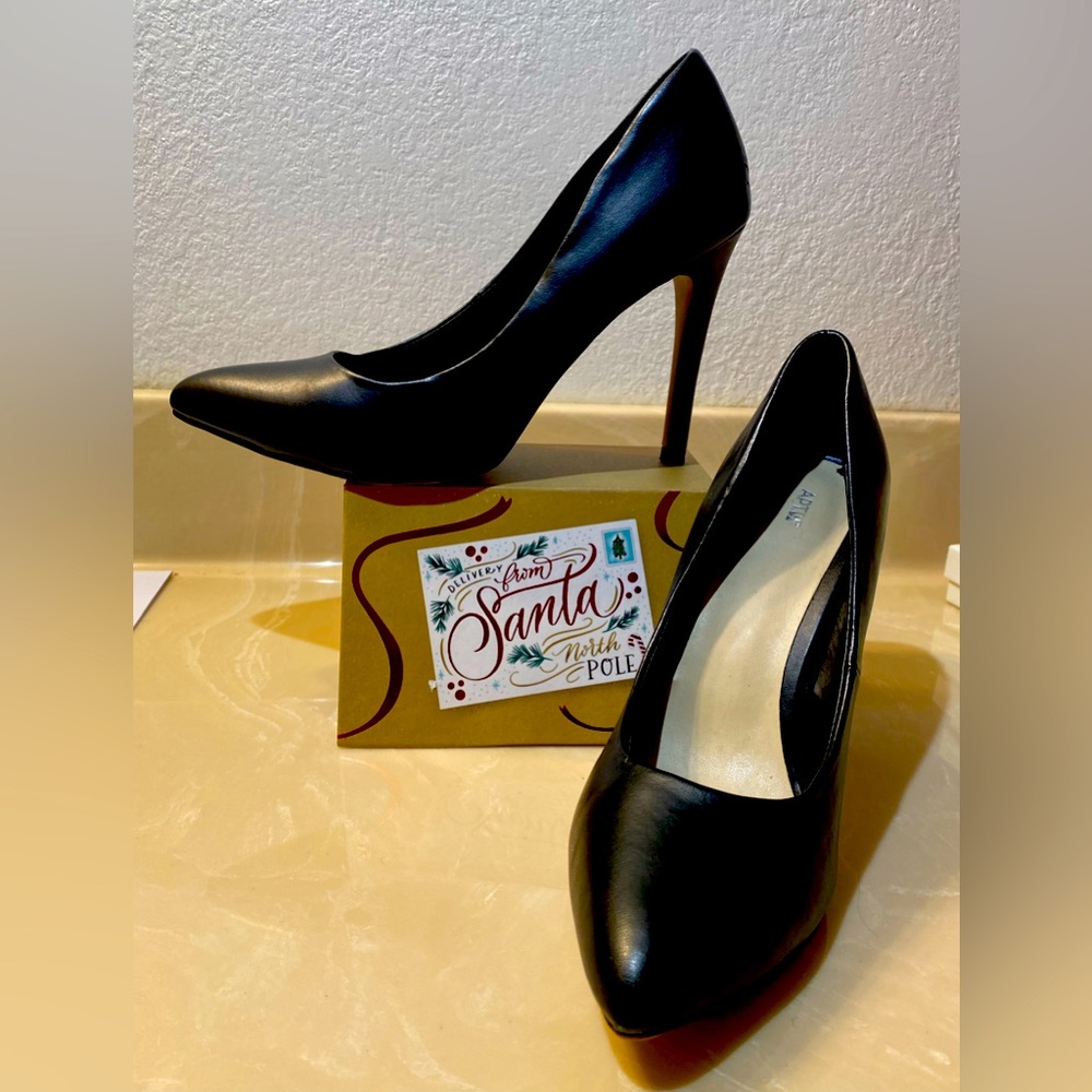 Apt9 women’s black heels